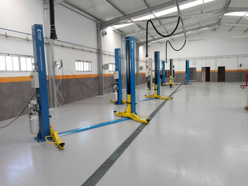 Elevador de 2 columnas de coches con el nuevo Audi R8
